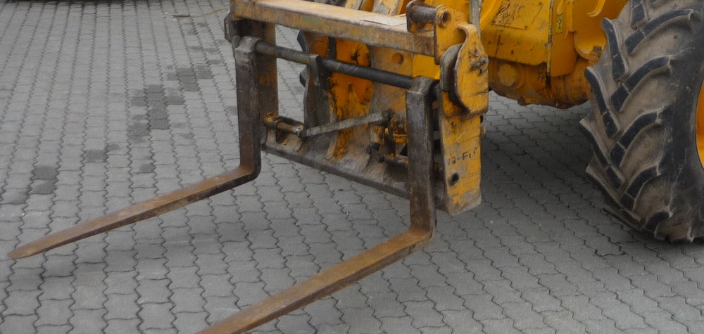 JCB teleszkópos kis 1.jpg
